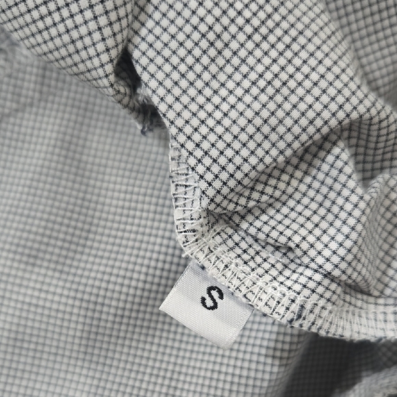 Elegant Women's Gray Button-Down Shirt - Picture 4 of 4